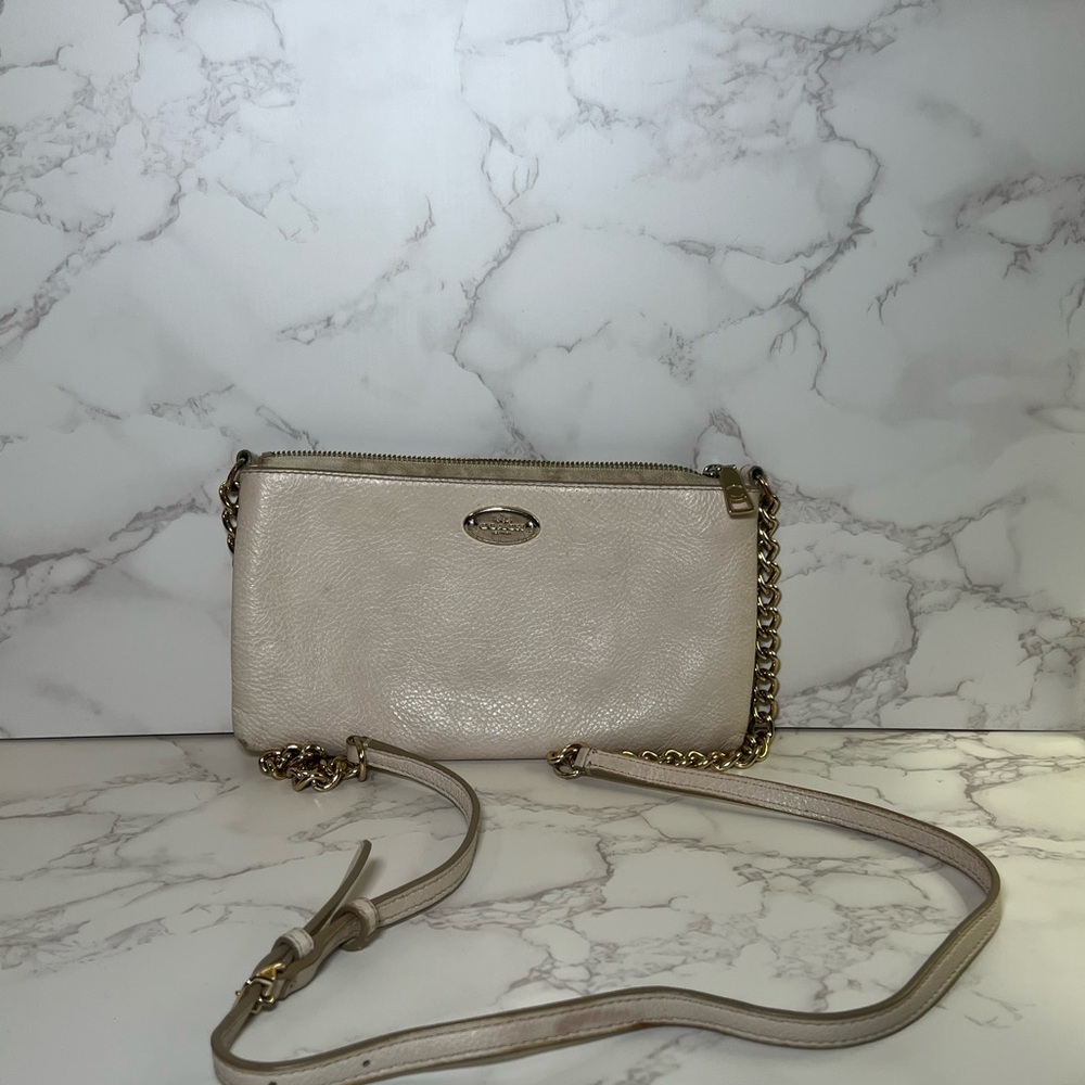 Elegant Coach Cream Leather Crossbody Bag